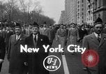 Standbild anti-kommunistischen Loyalität Parade auf der Fifth Avenue New York City USA, 1950, aus Sekunde 3 historischem Filmmaterial Videoclip 65675048288