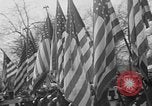 Standbild anti-kommunistischen Loyalität Parade auf der Fifth Avenue New York City USA, 1950, aus Sekunde 10 historischem Filmmaterial Videoclip 65675048288