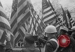 Standbild anti-kommunistischen Loyalität Parade auf der Fifth Avenue New York City USA, 1950, aus Sekunde 13 historischem Filmmaterial Videoclip 65675048288