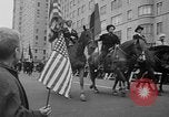 Standbild anti-kommunistischen Loyalität Parade auf der Fifth Avenue New York City USA, 1950, aus Sekunde 18 historischem Filmmaterial Videoclip 65675048288