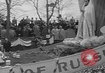 Standbild anti-kommunistischen Loyalität Parade auf der Fifth Avenue New York City USA, 1950, aus Sekunde 31 historischem Filmmaterial Videoclip 65675048288