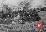 Standbild anti-kommunistischen Loyalität Parade auf der Fifth Avenue New York City USA, 1950, aus Sekunde 34 historischem Filmmaterial Videoclip 65675048288