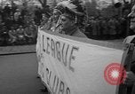 Standbild anti-kommunistischen Loyalität Parade auf der Fifth Avenue New York City USA, 1950, aus Sekunde 40 historischem Filmmaterial Videoclip 65675048288