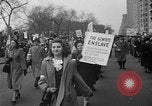 Standbild anti-kommunistischen Loyalität Parade auf der Fifth Avenue New York City USA, 1950, aus Sekunde 41 historischem Filmmaterial Videoclip 65675048288