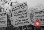 Standbild anti-kommunistischen Loyalität Parade auf der Fifth Avenue New York City USA, 1950, aus Sekunde 48 historischem Filmmaterial Videoclip 65675048288