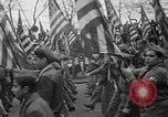 Standbild anti-kommunistischen Loyalität Parade auf der Fifth Avenue New York City USA, 1950, aus Sekunde 56 historischem Filmmaterial Videoclip 65675048288
