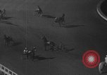 Standbild Trabrennen Yonkers New York USA, 1950, aus Sekunde 10 historischem Filmmaterial Videoclip 65675048290