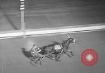 Standbild Trabrennen Yonkers New York USA, 1950, aus Sekunde 51 historischem Filmmaterial Videoclip 65675048290