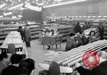 Standbild Supermarkt Spanien, 1956, aus Sekunde 5 historischem Filmmaterial Videoclip 65675048294