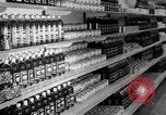 Standbild Supermarkt Spanien, 1956, aus Sekunde 9 historischem Filmmaterial Videoclip 65675048294