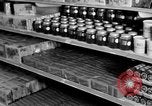 Standbild Supermarkt Spanien, 1956, aus Sekunde 12 historischem Filmmaterial Videoclip 65675048294