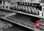 Standbild Supermarkt Spanien, 1956, aus Sekunde 13 historischem Filmmaterial Videoclip 65675048294