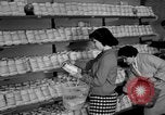 Standbild Supermarkt Spanien, 1956, aus Sekunde 23 historischem Filmmaterial Videoclip 65675048294