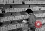 Standbild Supermarkt Spanien, 1956, aus Sekunde 25 historischem Filmmaterial Videoclip 65675048294