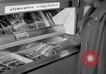 Standbild Supermarkt Spanien, 1956, aus Sekunde 31 historischem Filmmaterial Videoclip 65675048294