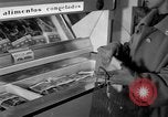 Standbild Supermarkt Spanien, 1956, aus Sekunde 34 historischem Filmmaterial Videoclip 65675048294