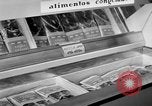 Standbild Supermarkt Spanien, 1956, aus Sekunde 36 historischem Filmmaterial Videoclip 65675048294
