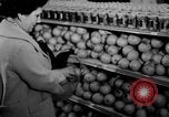 Standbild Supermarkt Spanien, 1956, aus Sekunde 43 historischem Filmmaterial Videoclip 65675048294