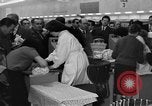 Standbild Supermarkt Spanien, 1956, aus Sekunde 47 historischem Filmmaterial Videoclip 65675048294