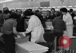 Standbild Supermarkt Spanien, 1956, aus Sekunde 48 historischem Filmmaterial Videoclip 65675048294