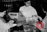 Standbild Supermarkt Spanien, 1956, aus Sekunde 58 historischem Filmmaterial Videoclip 65675048294