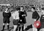 Image jeu soccer Espagne, 1956, de la seconde 9 séquences d'archives historiques vidéo 65675048295