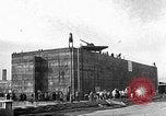 Standbild konkrete Lastkähne Portsmouth England, 1944, aus Sekunde 14 historischem Filmmaterial Videoclip 65675048313