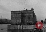 Standbild konkrete Lastkähne Portsmouth England, 1944, aus Sekunde 28 historischem Filmmaterial Videoclip 65675048313