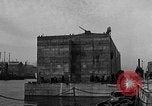Standbild konkrete Lastkähne Portsmouth England, 1944, aus Sekunde 30 historischem Filmmaterial Videoclip 65675048313