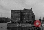 Standbild konkrete Lastkähne Portsmouth England, 1944, aus Sekunde 32 historischem Filmmaterial Videoclip 65675048313