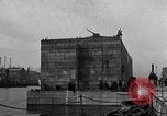 Standbild konkrete Lastkähne Portsmouth England, 1944, aus Sekunde 33 historischem Filmmaterial Videoclip 65675048313