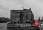 Standbild konkrete Lastkähne Portsmouth England, 1944, aus Sekunde 37 historischem Filmmaterial Videoclip 65675048313