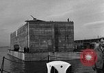 Standbild konkrete Lastkähne Portsmouth England, 1944, aus Sekunde 42 historischem Filmmaterial Videoclip 65675048313