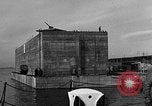 Standbild konkrete Lastkähne Portsmouth England, 1944, aus Sekunde 43 historischem Filmmaterial Videoclip 65675048313