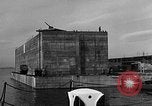 Standbild konkrete Lastkähne Portsmouth England, 1944, aus Sekunde 51 historischem Filmmaterial Videoclip 65675048313