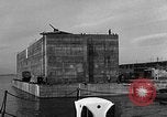 Standbild konkrete Lastkähne Portsmouth England, 1944, aus Sekunde 53 historischem Filmmaterial Videoclip 65675048313