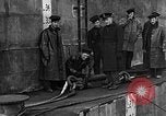 Standbild konkrete Lastkähne Portsmouth England, 1944, aus Sekunde 58 historischem Filmmaterial Videoclip 65675048313