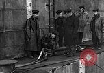 Standbild konkrete Lastkähne Portsmouth England, 1944, aus Sekunde 60 historischem Filmmaterial Videoclip 65675048313