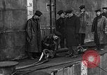 Standbild konkrete Lastkähne Portsmouth England, 1944, aus Sekunde 61 historischem Filmmaterial Videoclip 65675048313