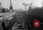 Standbild konkrete Lastkähne Portsmouth England, 1944, aus Sekunde 4 historischem Filmmaterial Videoclip 65675048314