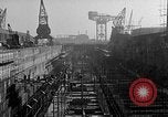 Standbild konkrete Lastkähne Portsmouth England, 1944, aus Sekunde 5 historischem Filmmaterial Videoclip 65675048314