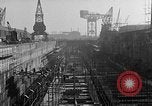 Standbild konkrete Lastkähne Portsmouth England, 1944, aus Sekunde 6 historischem Filmmaterial Videoclip 65675048314