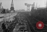 Standbild konkrete Lastkähne Portsmouth England, 1944, aus Sekunde 7 historischem Filmmaterial Videoclip 65675048314