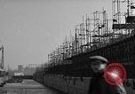 Standbild konkrete Lastkähne Portsmouth England, 1944, aus Sekunde 36 historischem Filmmaterial Videoclip 65675048314