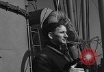 Standbild konkrete Lastkähne Portsmouth England, 1944, aus Sekunde 45 historischem Filmmaterial Videoclip 65675048314