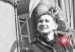 Standbild konkrete Lastkähne Portsmouth England, 1944, aus Sekunde 47 historischem Filmmaterial Videoclip 65675048314