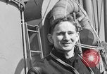 Standbild konkrete Lastkähne Portsmouth England, 1944, aus Sekunde 49 historischem Filmmaterial Videoclip 65675048314