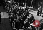 Immagine di Prigionieri tedeschi Tolone Francia, 1944, secondo 43 filmato di repertorio 65675048317