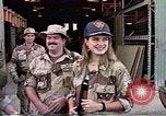 Standbild Schauspielerin Brook Shields nach US Coast Guard Port Security Unit Bahrain, 1991, aus Sekunde 19 historischem Filmmaterial Videoclip 65675048331