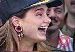 Standbild Schauspielerin Brook Shields nach US Coast Guard Port Security Unit Bahrain, 1991, aus Sekunde 22 historischem Filmmaterial Videoclip 65675048331